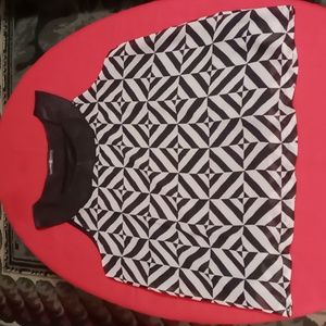 Avon Signature Collection. Geo Printed Swing Top.